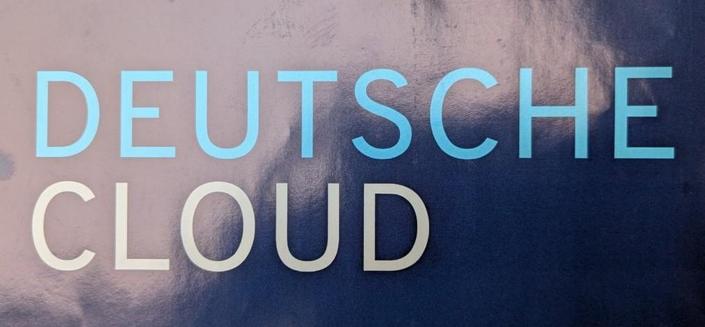 Deutsche (blau)
Cloud (weiß)